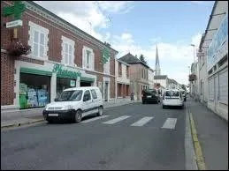 Je passe dans la commune Marnaise de Mourmelon-le-Grand, o les habitants se nomment les ...
