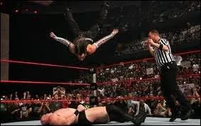 Compltez le nom de cette prise appartenant  Jeff Hardy : ... ... ... ... . Bomb