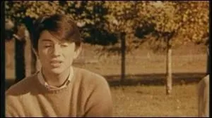  Nous n'irons plus jamais o tu m'as dit je t'aime...  . Quelle est la ville du premier amour d'Herv Vilard ?