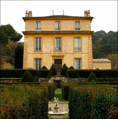 Sous quel terme dsigne-t-on en Provence, ces rsidences estivales de prestige, entre chteau et htel particulier, doubles d'une exploitation agricole ?