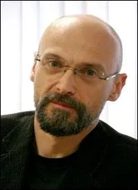 Qui est le crateur de Warhammer 40 000 ?