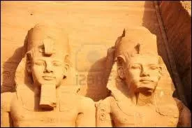 Dans les annes 60, les temples gyptiens d'Abou Simbel ont t dplacs. Pourquoi ?