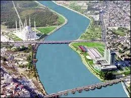 Voici Adana sur la cte mditerranenne : quel pays abrite cette charmante localit ?