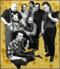 Quel groupe est associ au titre  Dans la salle du Bar-Tabac de la Rue des Martyrs  en 1987 ?