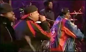 Quel groupe amricain interprte  Bring The Noise  ?