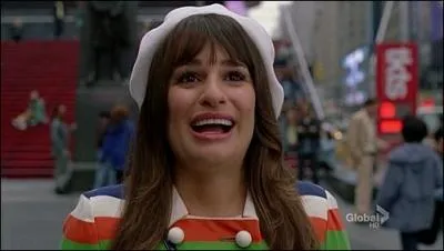 Saison 2, pisode 22 - De quelle couleur est le manteau de Tina au dbut de l'pisode ?