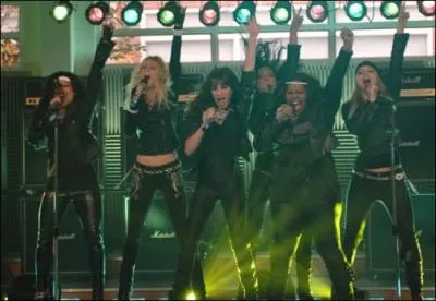 Saison 2, pisode 6 - En quelle matire Artie promet-il d'aider Puck s'il fait ses travaux d'intrts gnraux ?