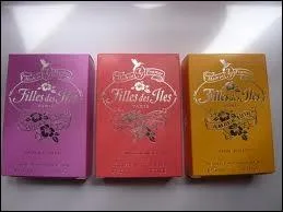 Quel parfum Caroline Costa a-t-elle dans le clip  On a beau dire  ?