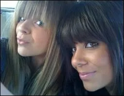 Qui est sur cette photo avec elle ?