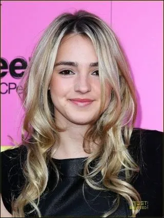 Comment s'appelle cette jolie fille ?