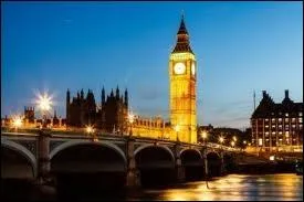 A Londres,  Big Ben  dsigne :