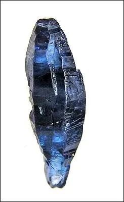 La plus clbre couleur du saphir est le bleu, mais le saphir peut revtir d'autres couleur. Laquelle ne peut-il jamais avoir ?