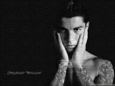 De quelle nationalit est-il ?