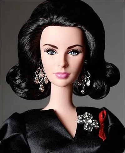 Trs lgante, trs bijoute, voici la Barbie... ?