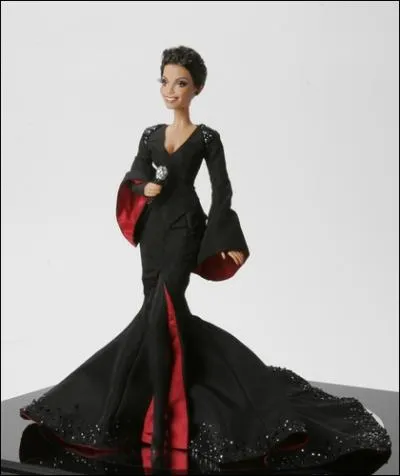Cette Barbie spectaculaire (cliquez pour agrandir) reprsente une clbre star de la chanson, laquelle ?