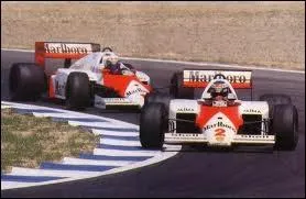 Le 26 octobre 1986, quel sportif remporte le championnat du monde des pilotes de Formule 1 au volant d'une McLaren MP4-2C ?
