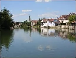 Dans quelle commune le Doubs prend-il sa source ?