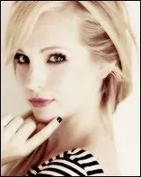 Au dbut de la srie, quelle est la nature de Caroline ?