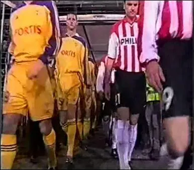 Lors de la dernire journe de cette phase de poule, Anderlecht joue sa survie dans la comptition et doit s'imposer aux Pays-Bas. Quel fut le rsultat final de la rencontre ?