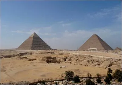 Du haut de ces pyramides, 40 sicles vous contemplent !