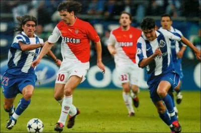 En 2004, quelle quipe bat l'AS Monaco en finale ?