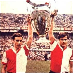 L'Ajax Amsterdam s'est impos  quatre reprises dans cette comptition. Mais quel tait le premier club nerlandais  s'imposer en C1 ?