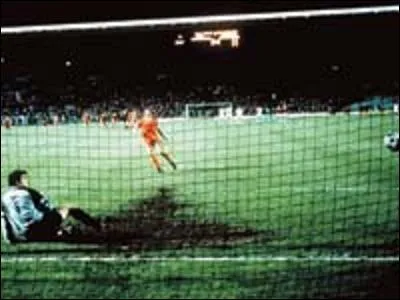 En quelle anne eu lieu la premire sance de tirs au but lors d'une finale de C1 ?