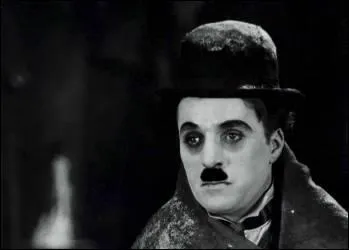 Le chapeau de Charlot, trs en vogue chez les britanniques, a mme donn son nom, en partie,  une srie policire :