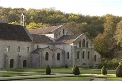 L'abbaye Saint Andr de Lavaudieu fut fonde en 1057 par l'abb de Turlande. De quel style est-elle ?