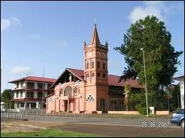 Je quitte la Guyane par la commune de Sinnamary, o les habitants portent le gentil ...