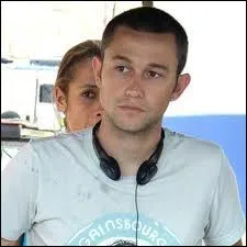 De quel instrument de musique, Joseph joue-t-il ?