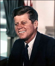 John Fitzgerald Kennedy a été assassiné le 22 novembre 1963, à Dallas, à l'âge de 46 ans. Plus jeune président des États-Unis élu, une seule de ces affirmations à son propos est vraie. &