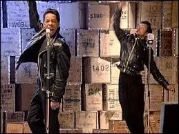  Tribute (Right On)  est associ  ce groupe amricain. Quel est son nom ?