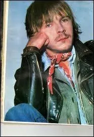  Tuez vos dieux  tout jamais. Sous aucune croix, l'amour ne se plat. Ce sont les hommes, pas les curs, Qui font pousser les orangers...  