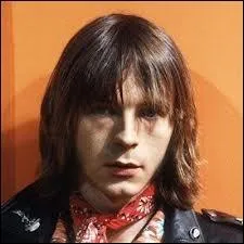  Pas une femme n'a sur les mains, le sang des Indiens d'Amrique...  