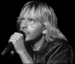  Tu nous laisses avec les chiens, avec les mchants, les crtins...  