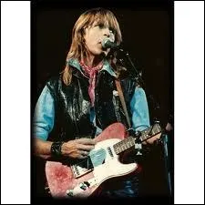  Et sur les murs sans joie. De ce pauvre boui-boui. Y avait Che Guevara. Les Pink Floyd et Johnny...  