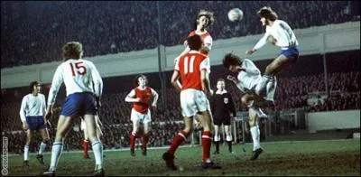 J'ai remport 31 fois le championnat des Pays-Bas. J'ai galement remport 18 Coupes et 7 Supercoupes. En Europe, j'ai remport de nombreux trophes parmi lesquels 4 fois la C1. Je suis ...