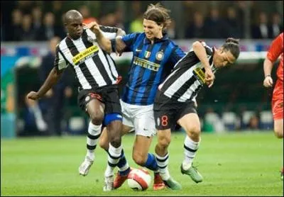 Je suis un champion controvers de Srie A italienne. J'ai t relgu en srie B mais j'ai remport ce championnat lors de la saison 2006-2007. Je suis ...