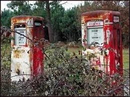 Avec son rservoir de 20 litres et sa vitesse de pointe de 70 km/h, un possesseur de 2CV en 1950 pouvait esprer parcourir :