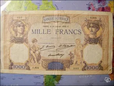 En 1948, le salaire moyen d'un ouvrier est de 14 400 AF. La voiture la moins chre du march est la 4CV Renault propose  45 500 AF. ¨Finalement,  combien de moins Citron propose sa 2CV ?