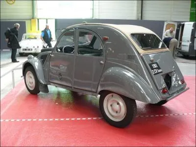 Graal du deuchiste, la  sahara  bimoteur et 4X4 est malheureusement cte  prs de 40 000. Ses 2 moteurs font merveille en tout terrain, mais pour rouler sur route, ont peut :