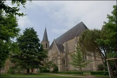 Quel saint est  l'origine de l'abbaye de Ligug en 360 ?