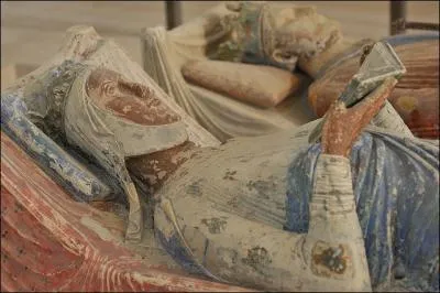 Quelle tait la mre d'Alinor d'Aquitaine qui fut successivement reine de France et reine d'Angleterre ?