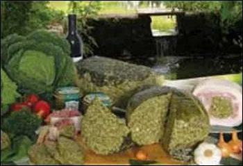 Quel est ce plat poitevin fait  partir de lgumes verts (bettes, salade, oseille, pinard, choux), de farine, d'oeufs et de lard ?