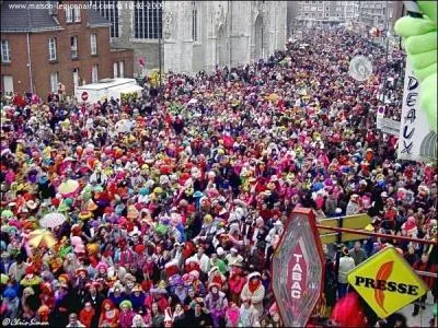 Je vous laisse revtir votre plus beau costume et vous invite  me rejoindre  Dunkerque, pour l'vnement annuel majeur de la ville : le carnaval ! Plusieurs festivits ont lieu dans l'agglomration. .