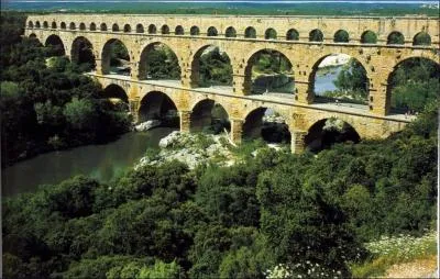 Aqueduc gallo-romain, il est trs visit aujourd'hui. C'est :