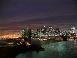 Des milliers de New-Yorkais traversent ce pont tous les jours pour se rendre sur l'le de Manhattan. Il s'agit :