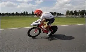 Champion de France de cyclisme sur route en 2011, quatre fois champion de France du contre-la-montre, il a remport trois tapes du Tour de France. Qui est ce Poitevin ?