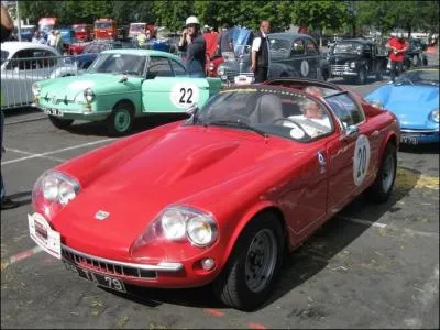 Quel carrossier deux-svrien produisait-il cette jolie berlinette dans les annes 60 ?